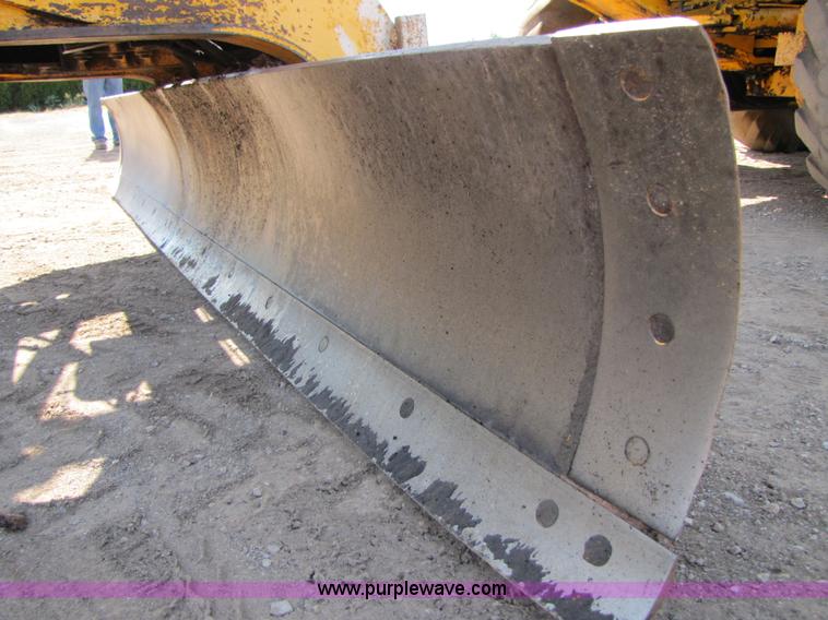 image for item A4669 John Deere 670 motor grader