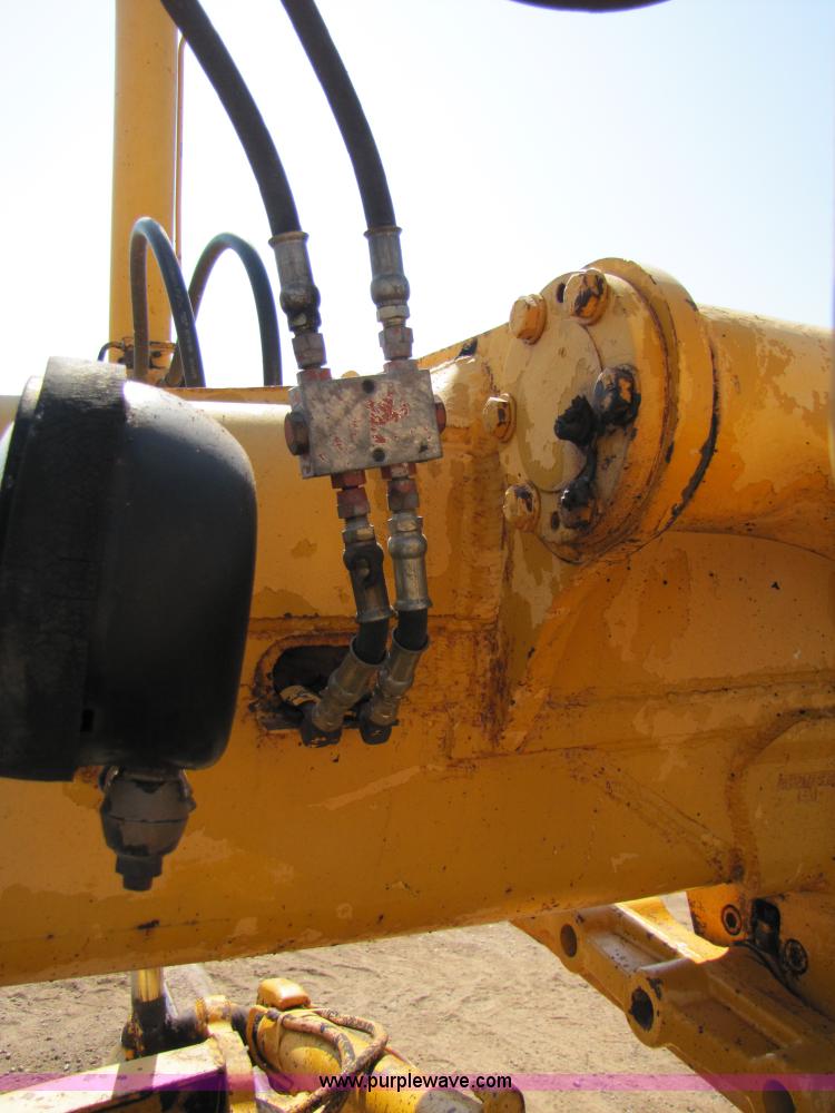 image for item A4669 John Deere 670 motor grader