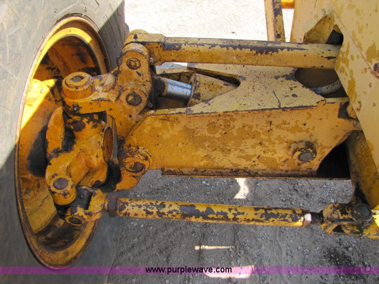 image for item A4669 John Deere 670 motor grader