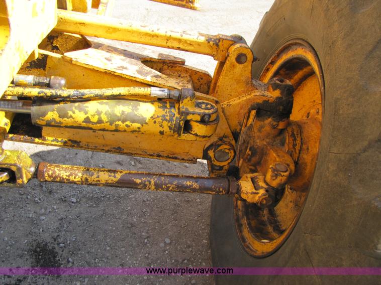 image for item A4669 John Deere 670 motor grader