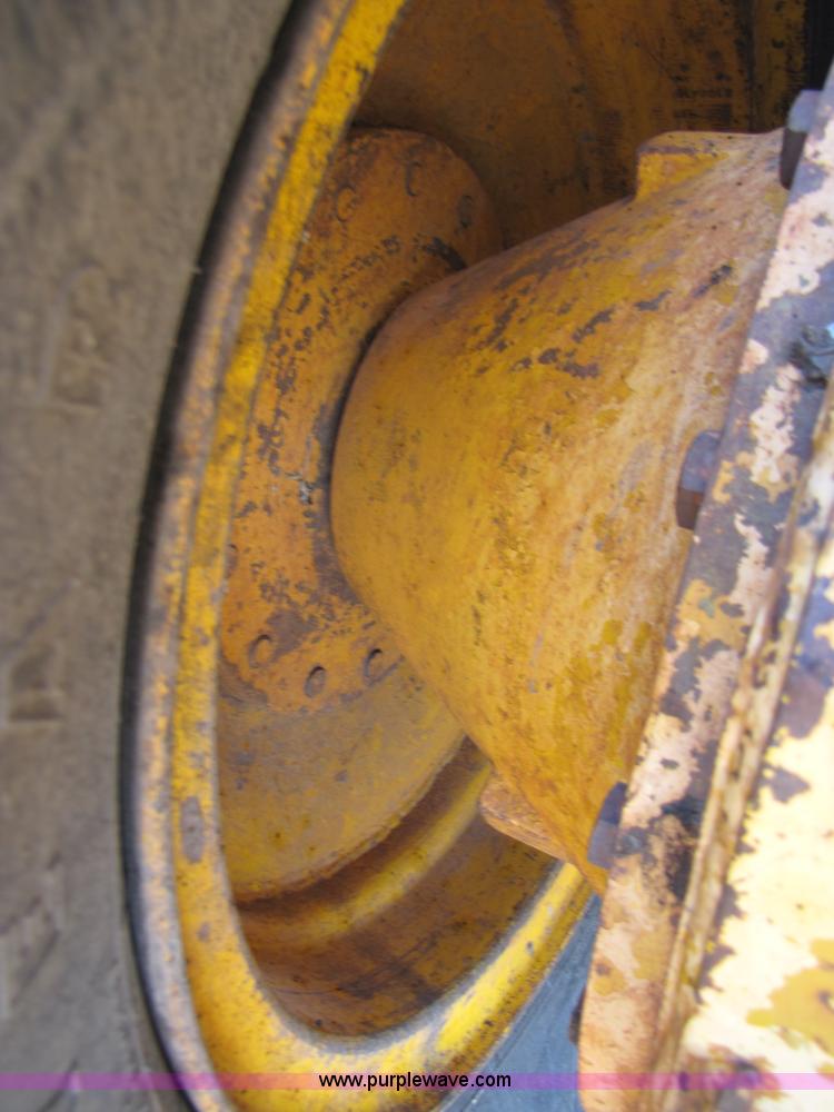 image for item A4669 John Deere 670 motor grader