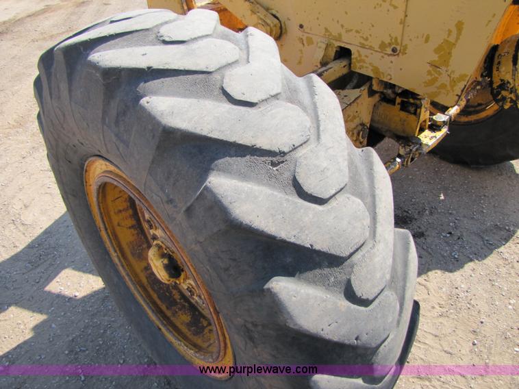 image for item A4669 John Deere 670 motor grader