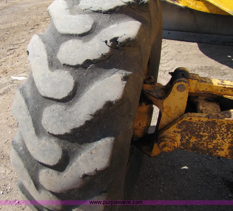 image for item A4669 John Deere 670 motor grader