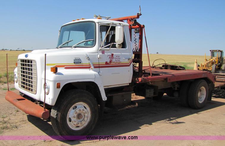 image for item A4672 1984 Ford 8000 winch truck