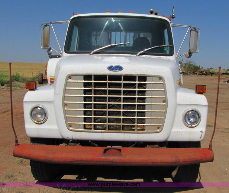 image for item A4672 1984 Ford 8000 winch truck