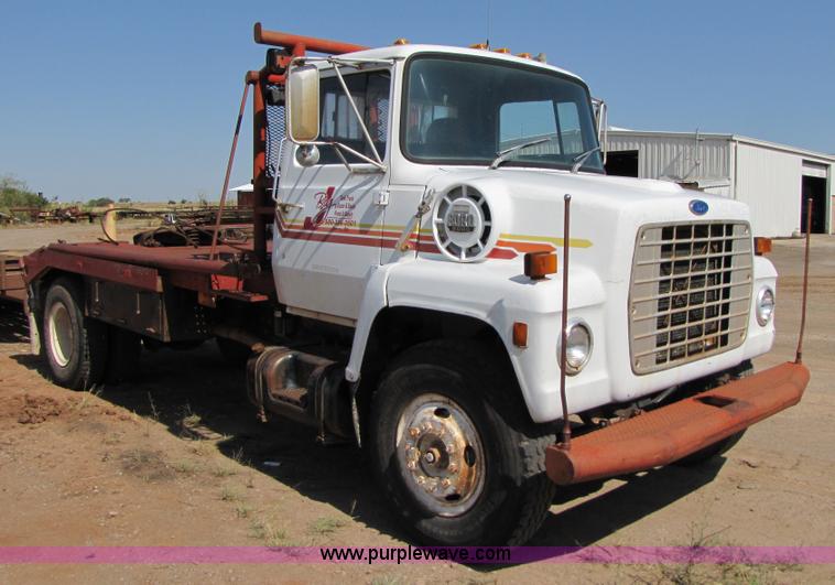 image for item A4672 1984 Ford 8000 winch truck