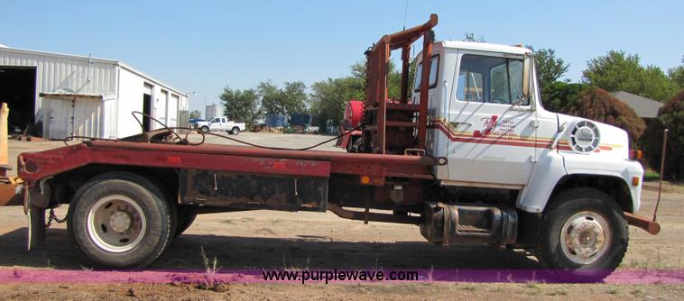 image for item A4672 1984 Ford 8000 winch truck