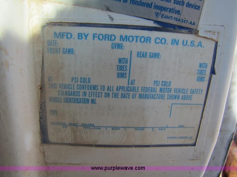 image for item A4672 1984 Ford 8000 winch truck