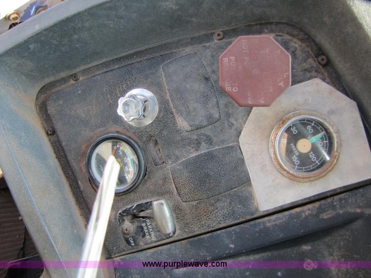 image for item A4672 1984 Ford 8000 winch truck