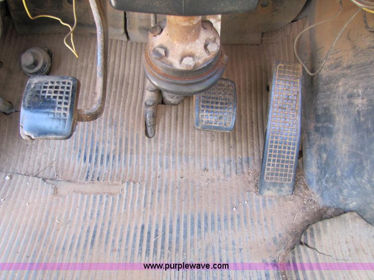 image for item A4672 1984 Ford 8000 winch truck