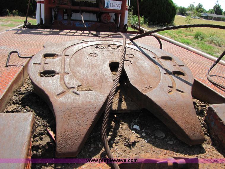 image for item A4672 1984 Ford 8000 winch truck