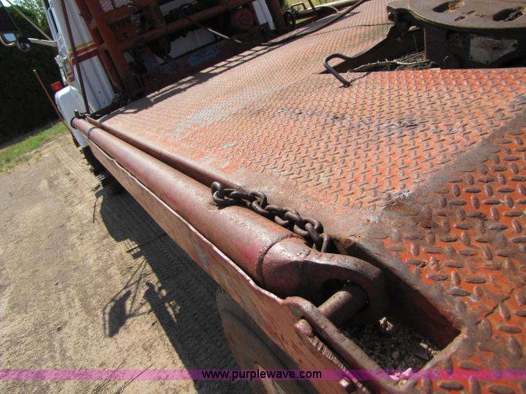 image for item A4672 1984 Ford 8000 winch truck