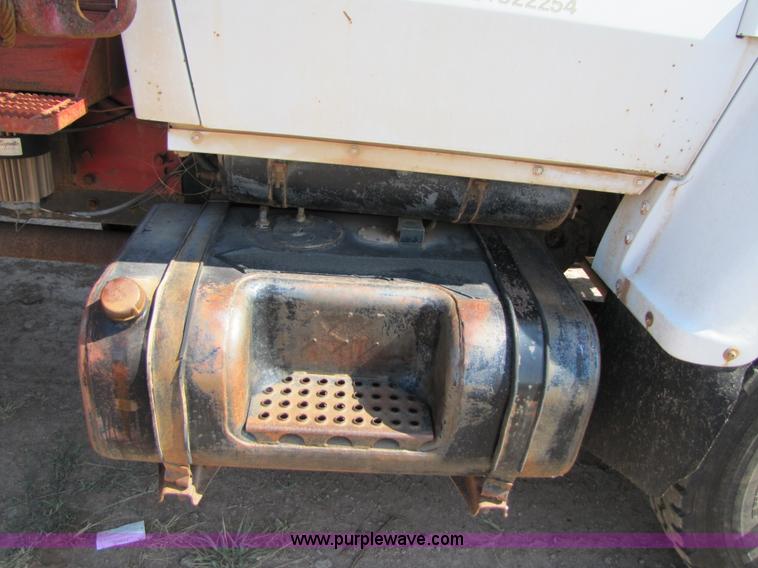 image for item A4672 1984 Ford 8000 winch truck