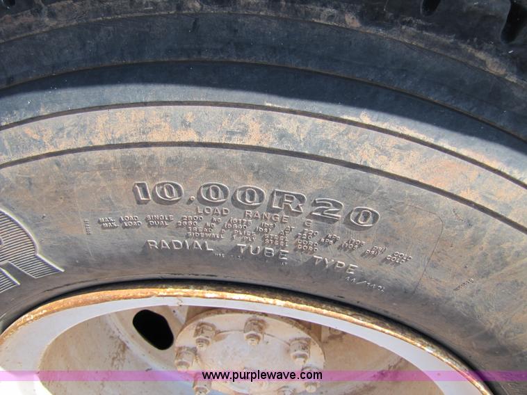 image for item A4672 1984 Ford 8000 winch truck