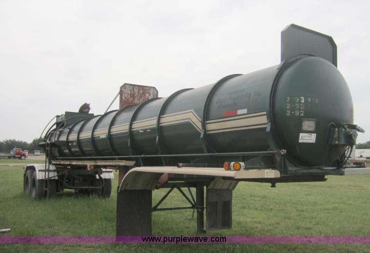 image for item A4716 1986 Fruehauf 40' vac trailer