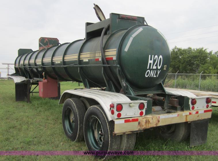 image for item A4716 1986 Fruehauf 40' vac trailer