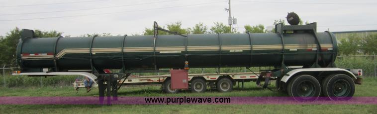 image for item A4716 1986 Fruehauf 40' vac trailer