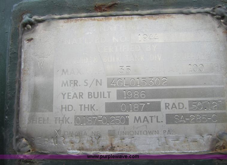 image for item A4716 1986 Fruehauf 40' vac trailer