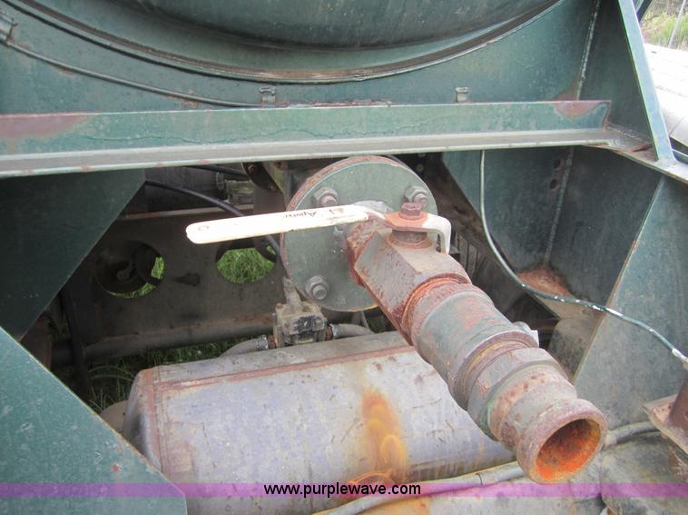 image for item A4716 1986 Fruehauf 40' vac trailer