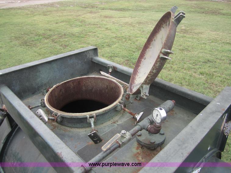 image for item A4716 1986 Fruehauf 40' vac trailer