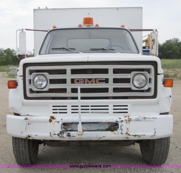 image for item A4726 1981 GMC 7000 truck