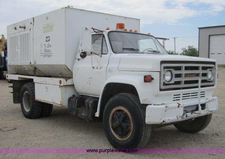 image for item A4726 1981 GMC 7000 truck