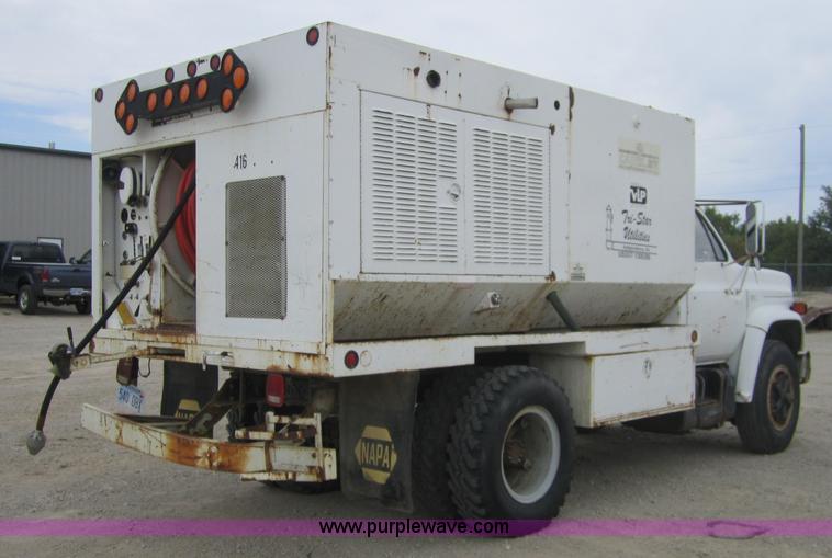 image for item A4726 1981 GMC 7000 truck