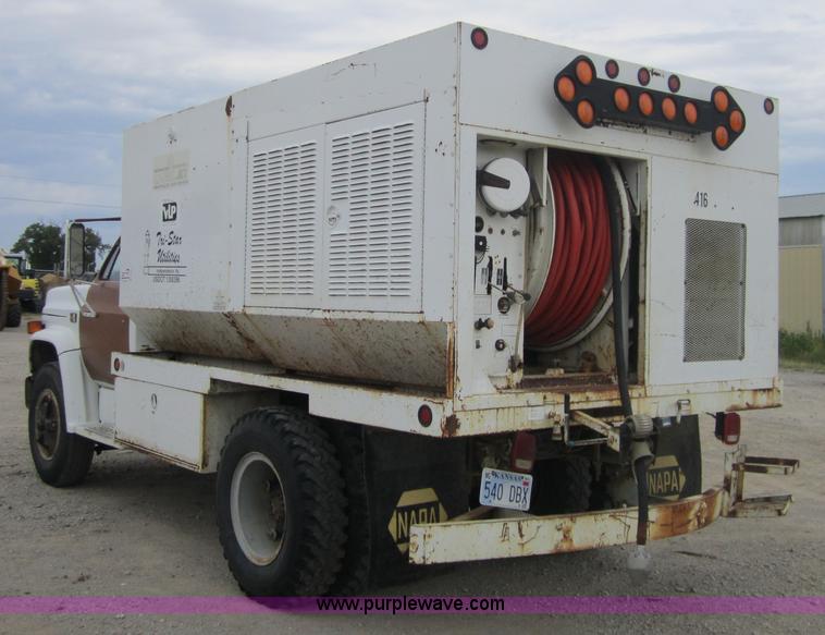 image for item A4726 1981 GMC 7000 truck