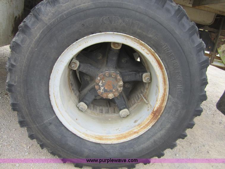 image for item A4726 1981 GMC 7000 truck