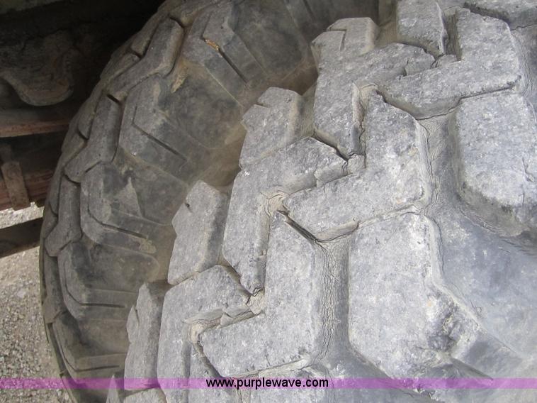 image for item A4726 1981 GMC 7000 truck