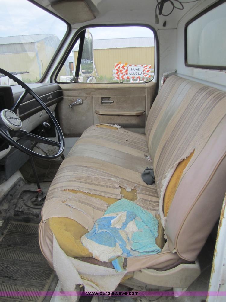 image for item A4726 1981 GMC 7000 truck