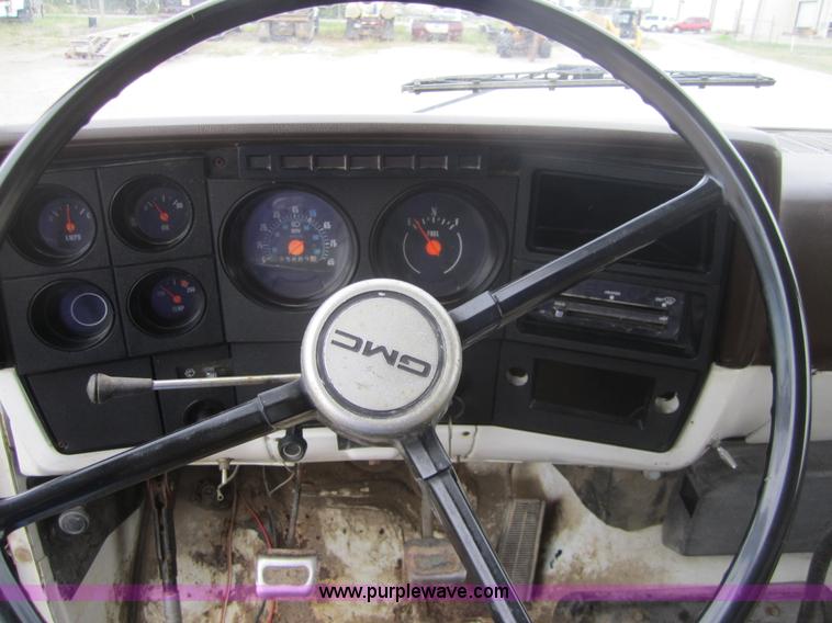 image for item A4726 1981 GMC 7000 truck