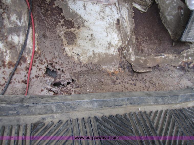 image for item A4726 1981 GMC 7000 truck