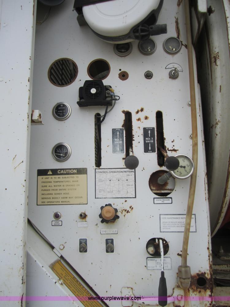 image for item A4726 1981 GMC 7000 truck