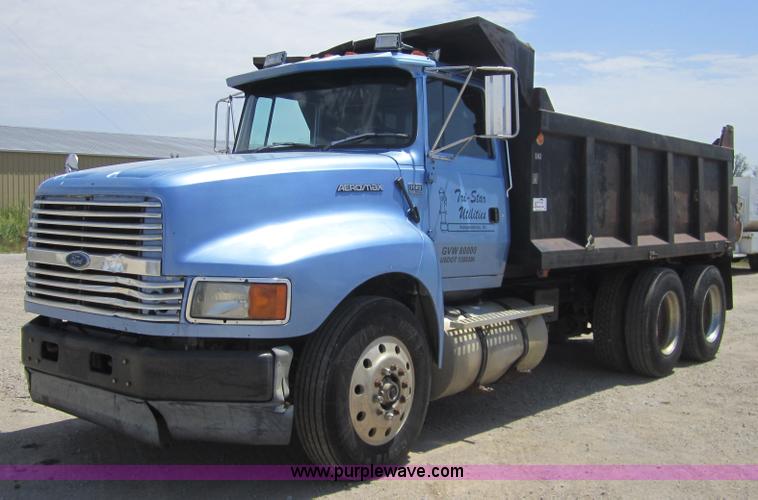 image for item A4727 1993 Ford LTL9000 dump truck