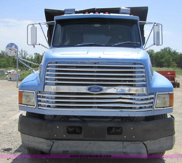 image for item A4727 1993 Ford LTL9000 dump truck