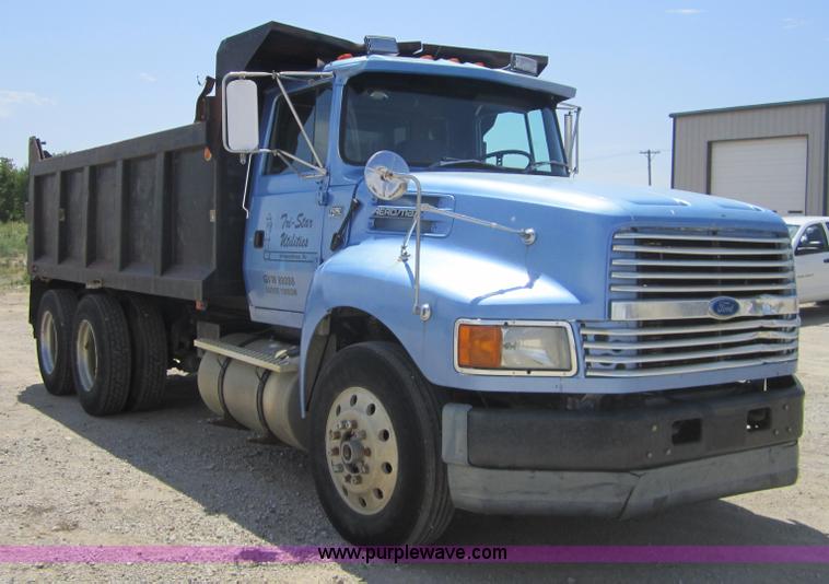 image for item A4727 1993 Ford LTL9000 dump truck
