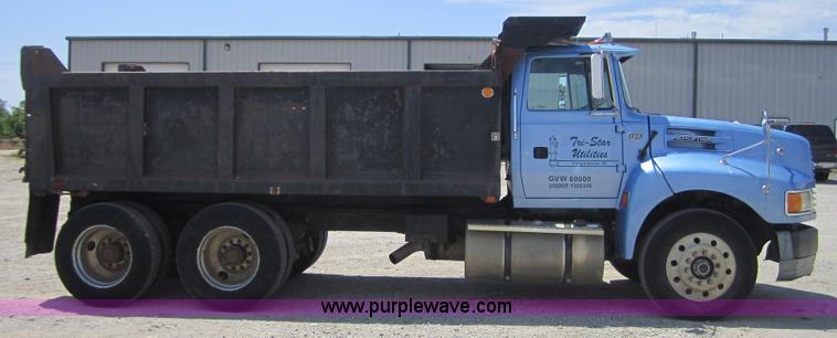 image for item A4727 1993 Ford LTL9000 dump truck