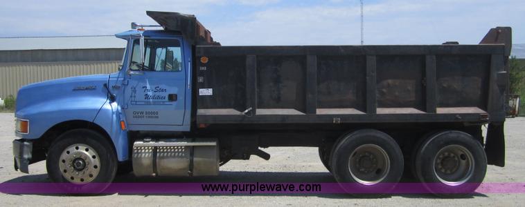 image for item A4727 1993 Ford LTL9000 dump truck