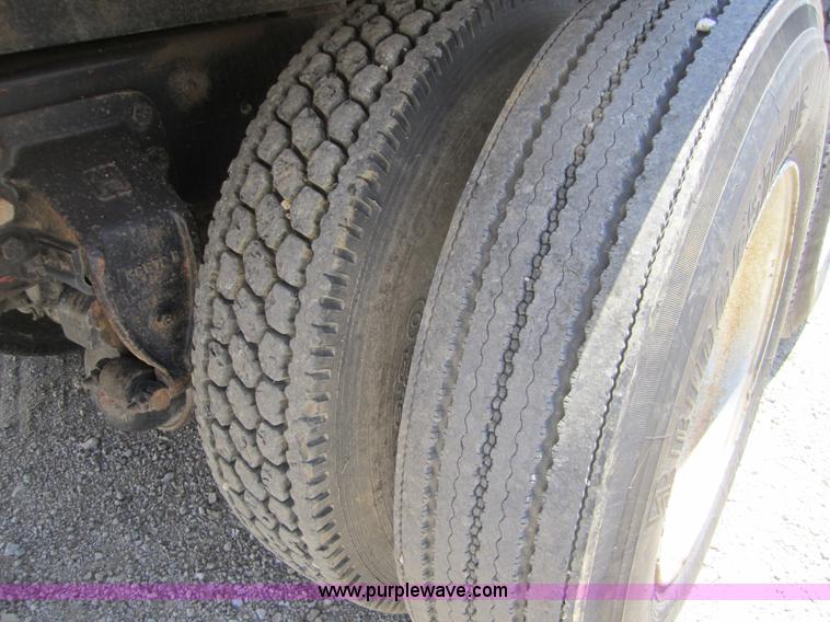 image for item A4727 1993 Ford LTL9000 dump truck