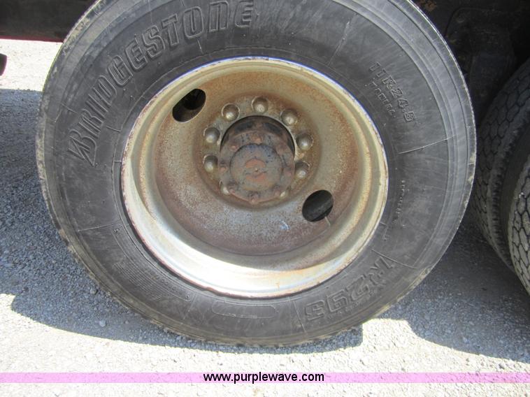 image for item A4727 1993 Ford LTL9000 dump truck