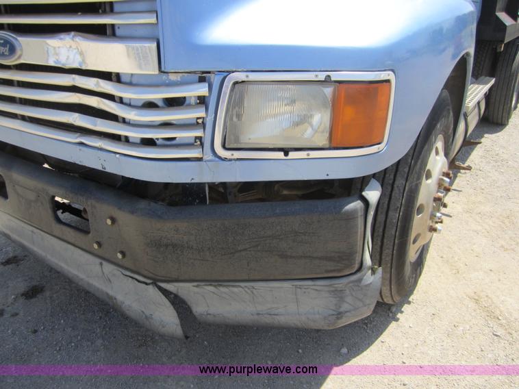 image for item A4727 1993 Ford LTL9000 dump truck