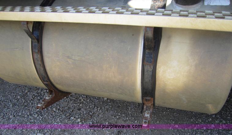 image for item A4727 1993 Ford LTL9000 dump truck