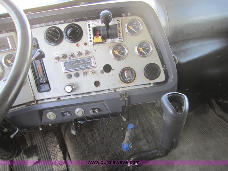 image for item A4727 1993 Ford LTL9000 dump truck