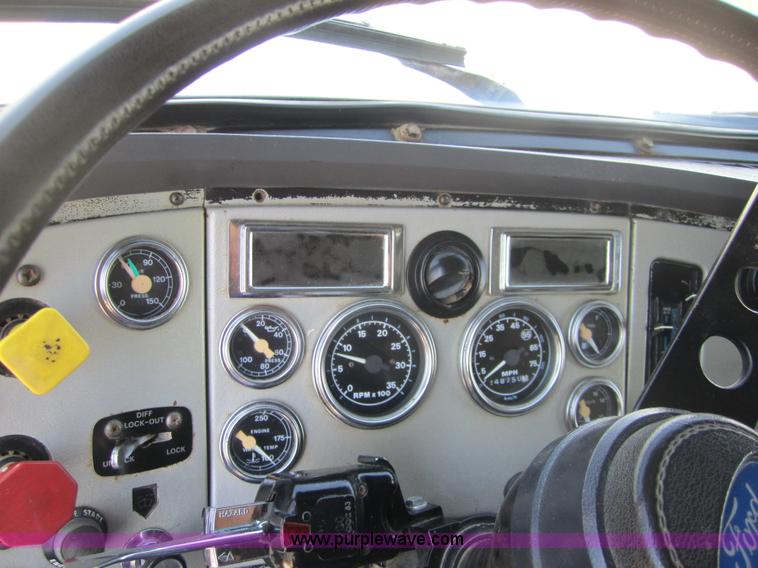 image for item A4727 1993 Ford LTL9000 dump truck