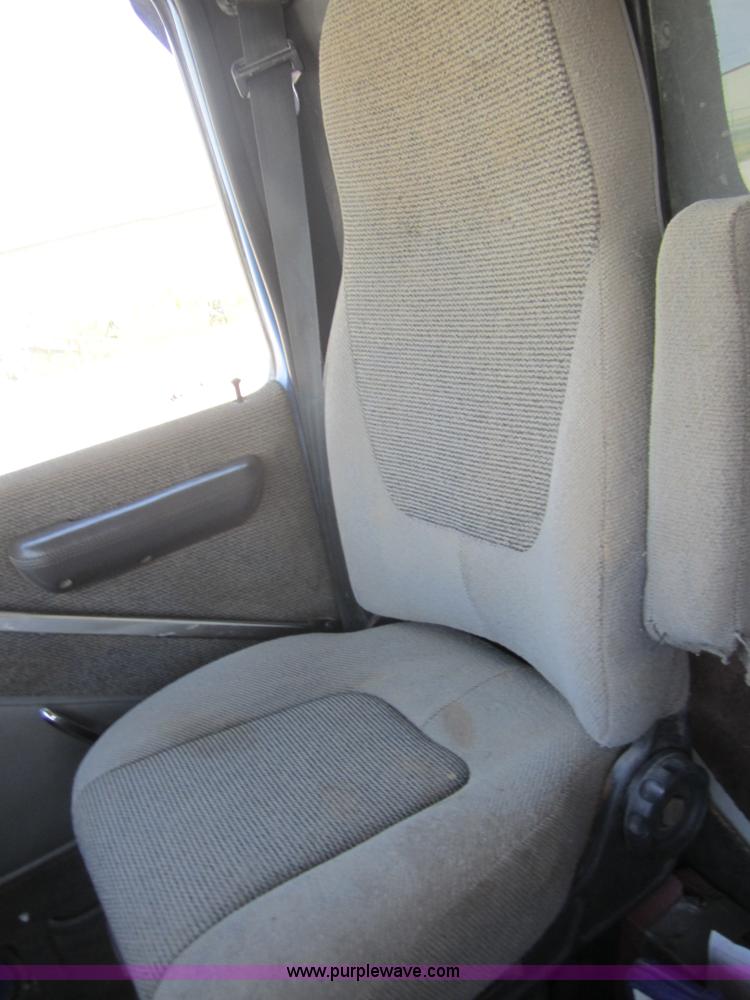 image for item A4727 1993 Ford LTL9000 dump truck