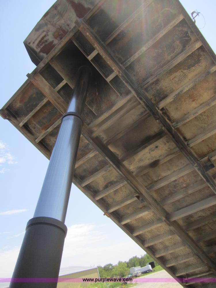 image for item A4727 1993 Ford LTL9000 dump truck