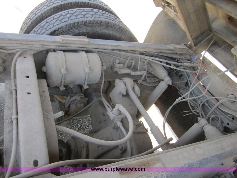 image for item A4727 1993 Ford LTL9000 dump truck