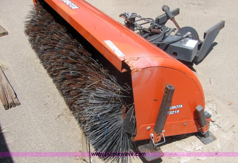 Kubota F3219 5' broom in Wichita, KS Item A9109 sold Purple Wave