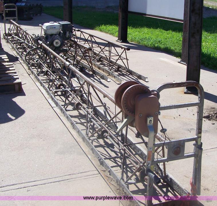 image for item A9506 Three-section power screed